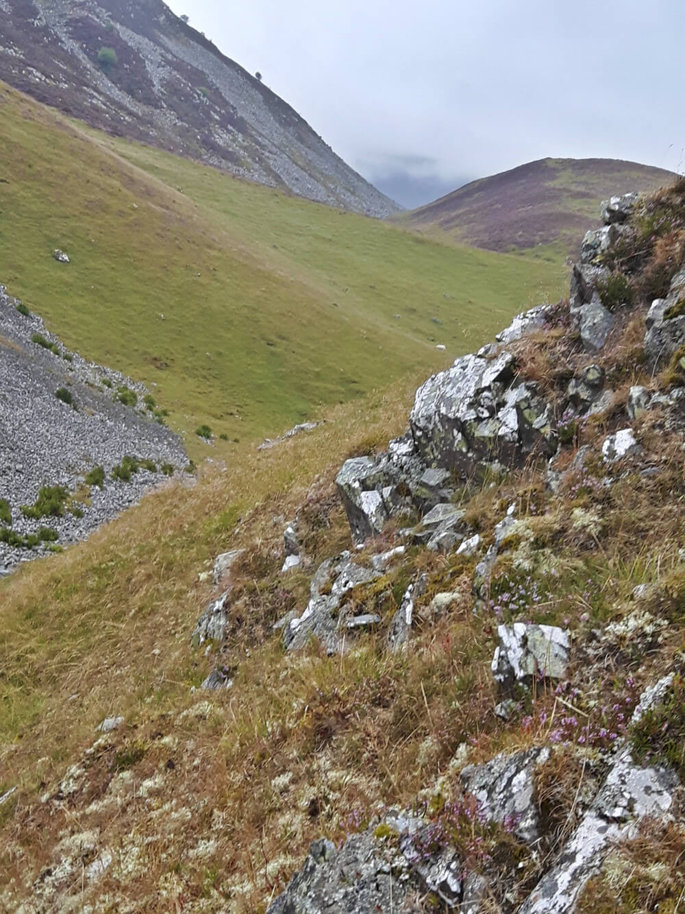 Descending Tinnis Castle,Dun Meldrid